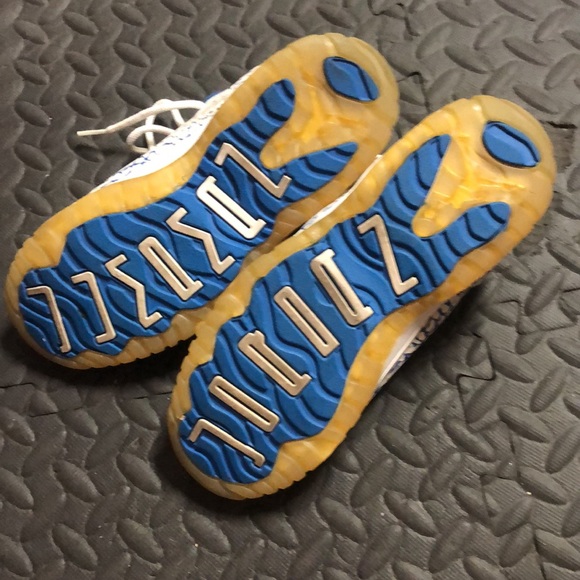 Hard to find Nike air Jordan 11 low retro OG IE guc 3 youth - Picture 11 of 11